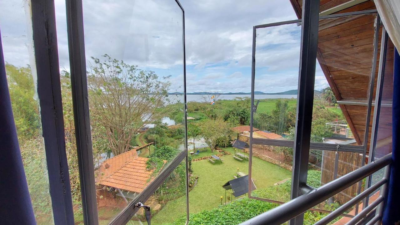 Yellow Haven Lodge Кампала Экстерьер фото