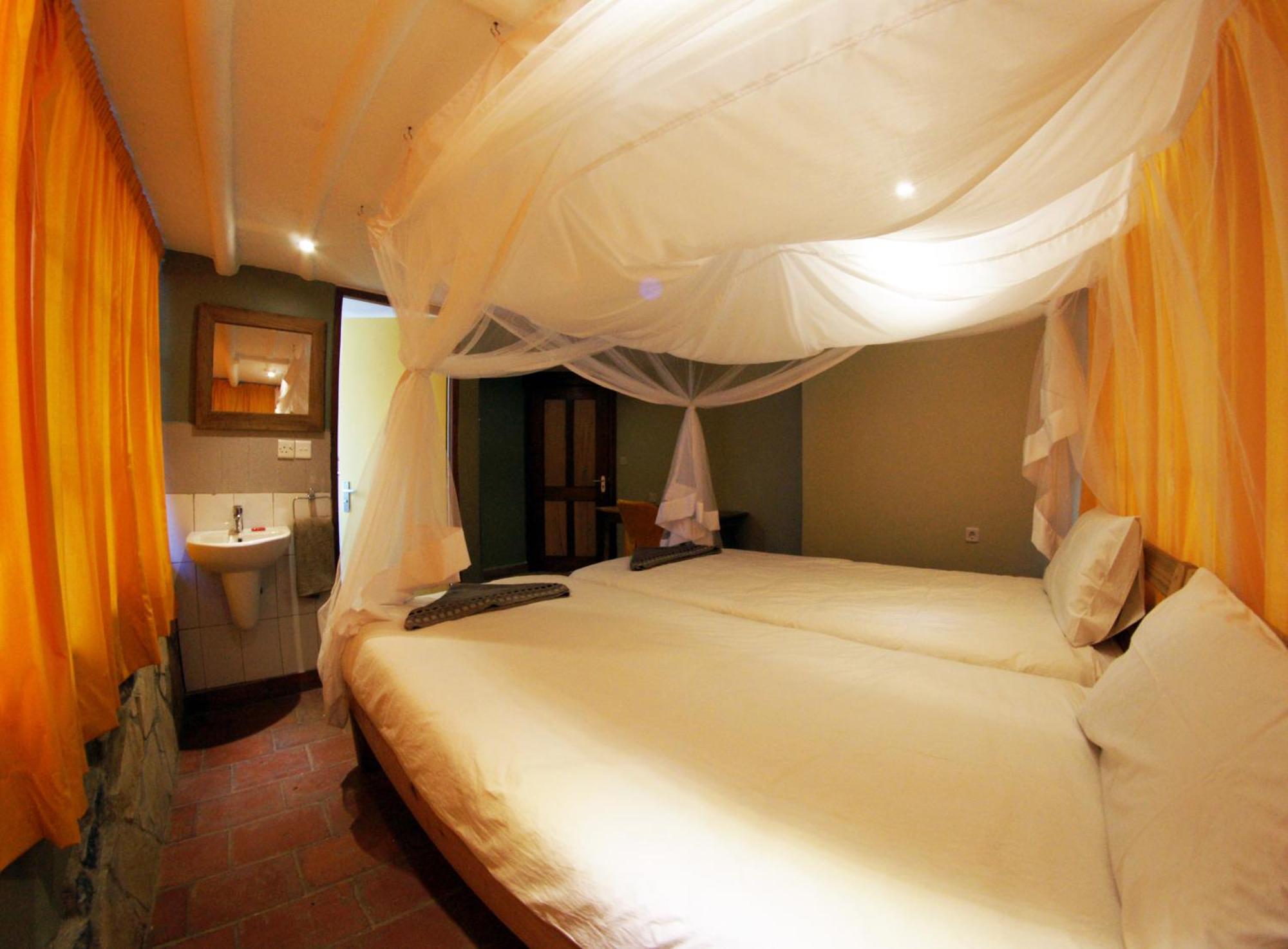 Yellow Haven Lodge Кампала Номер фото