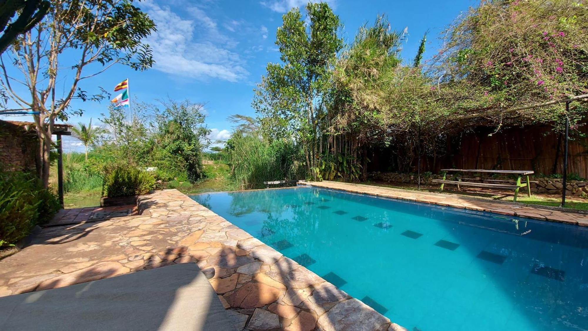 Yellow Haven Lodge Кампала Экстерьер фото