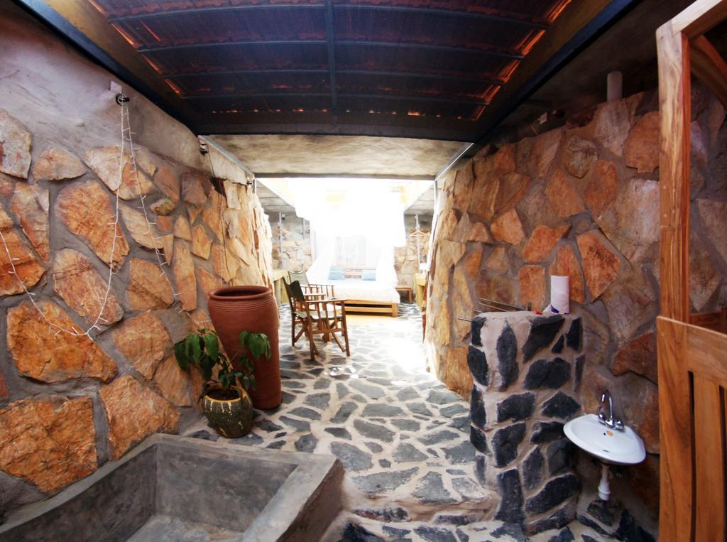 Yellow Haven Lodge Кампала Экстерьер фото