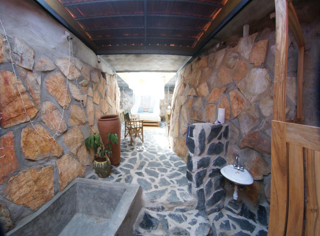 Yellow Haven Lodge Кампала Экстерьер фото